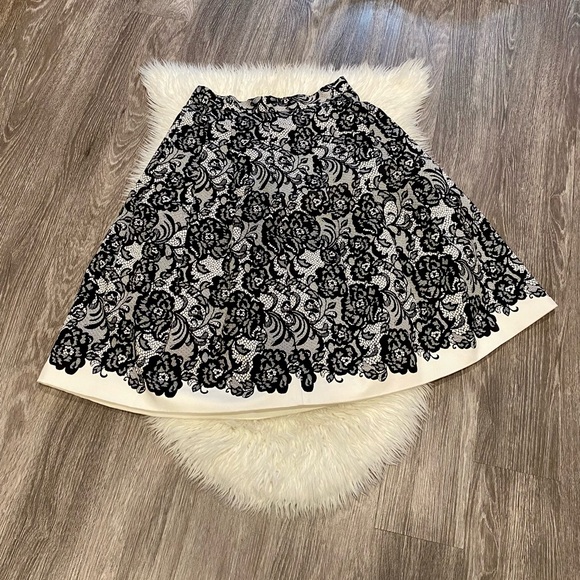 WHBM A line floral lined lace print pleated midi Skirt White & Black Size 6 - Picture 2 of 9